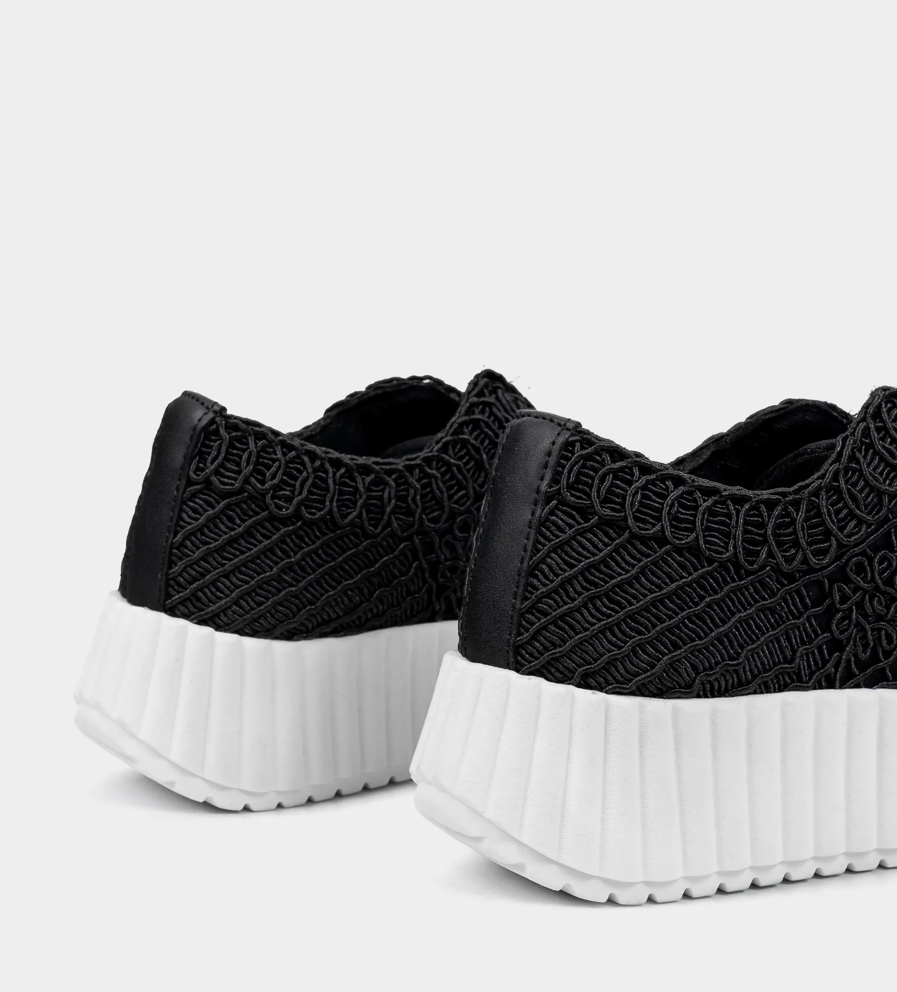 Outlet SNEAKERS PLATAFORMA TEXTURA BORDADA NEGRO Mujer Sneakers